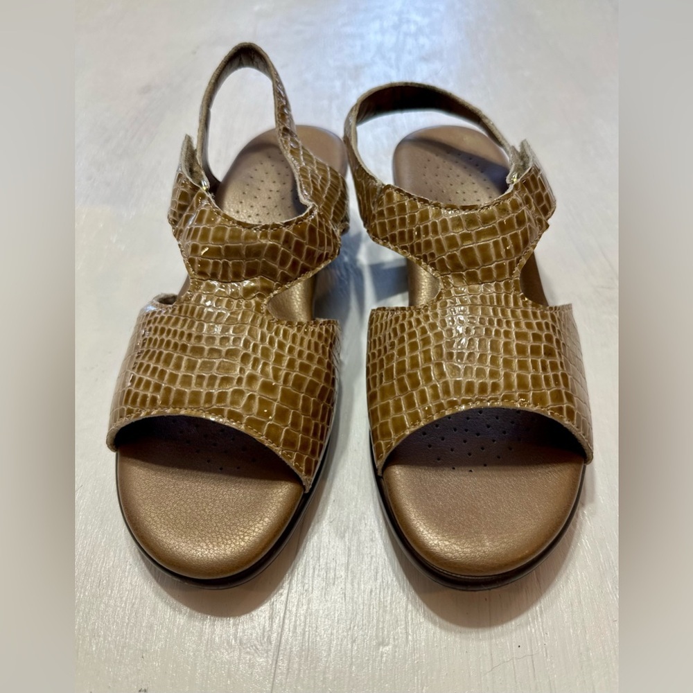 SAS Womens 7.5 M Tripad Comfort Leather Sandals Croc Embossed Made USA - Picture 2 of 13